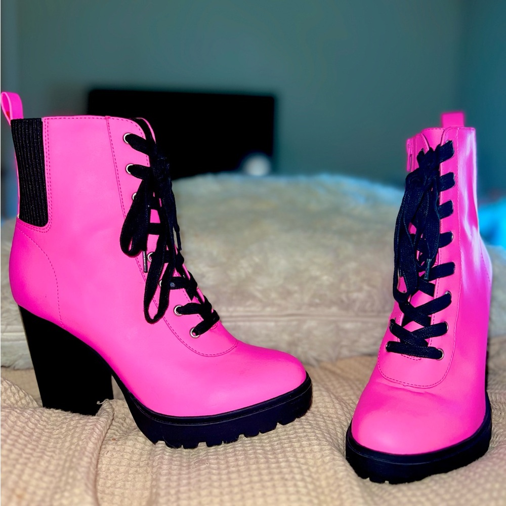 NWOT Steve Madden Lace-up Heeled Booties “Latch” in Hot Pink